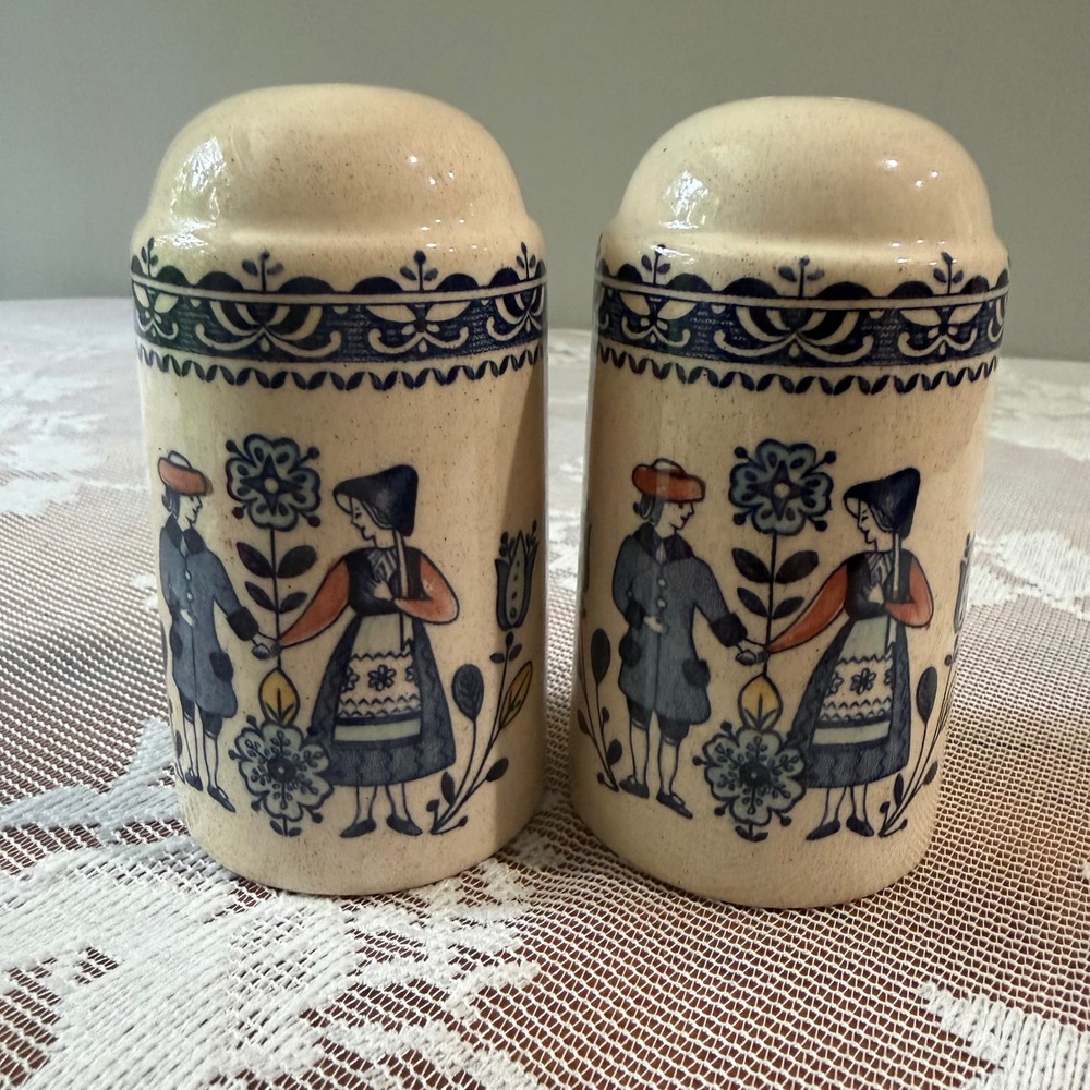 VTG Johnson Brothers Hearts & Flowers Salt Pepper Shakers Old Granite England